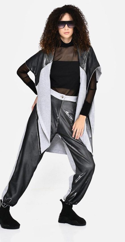CHALECO GRIS CON DETALLES DE CREMALLERA